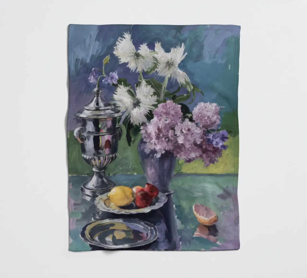 Lillà in brocca d'argento coperta in pile da Radiance Landscape