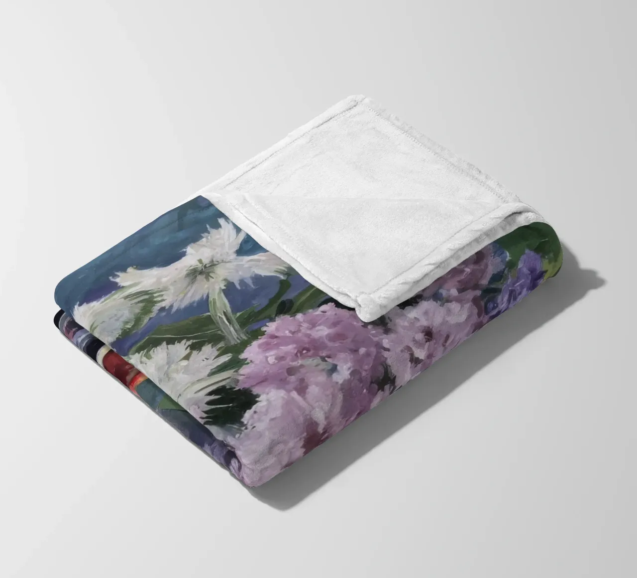 Lillà in brocca d'argento coperta in pile da Radiance Landscape