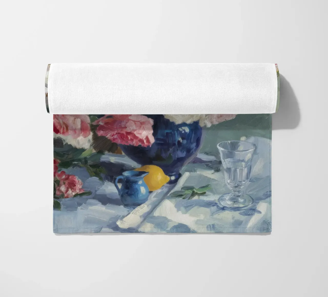 Vaso di rose azzurre telo mare da Radiance Landscape
