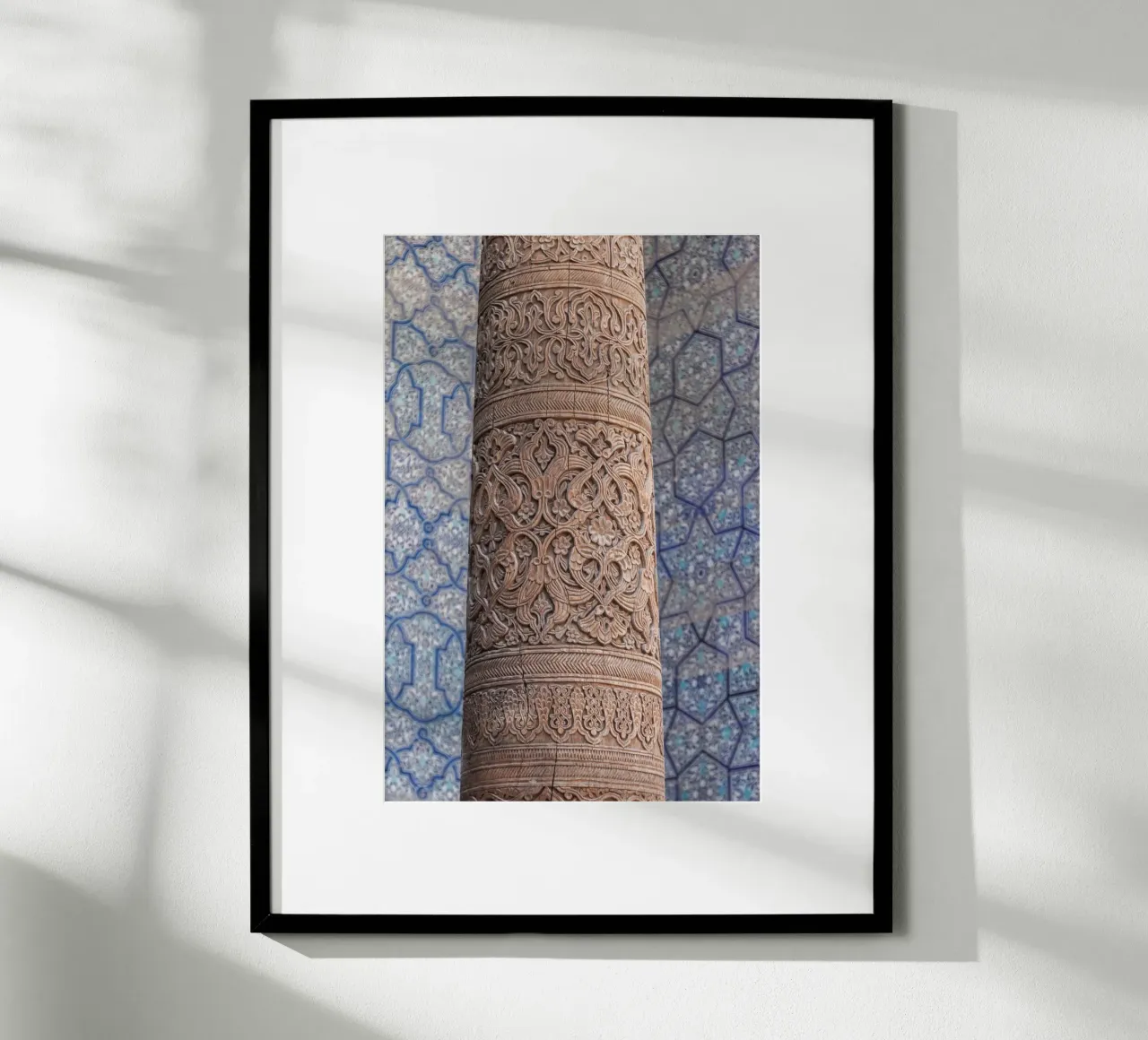 Pillar and blue tiles poster con telaio in alluminio da photolovers