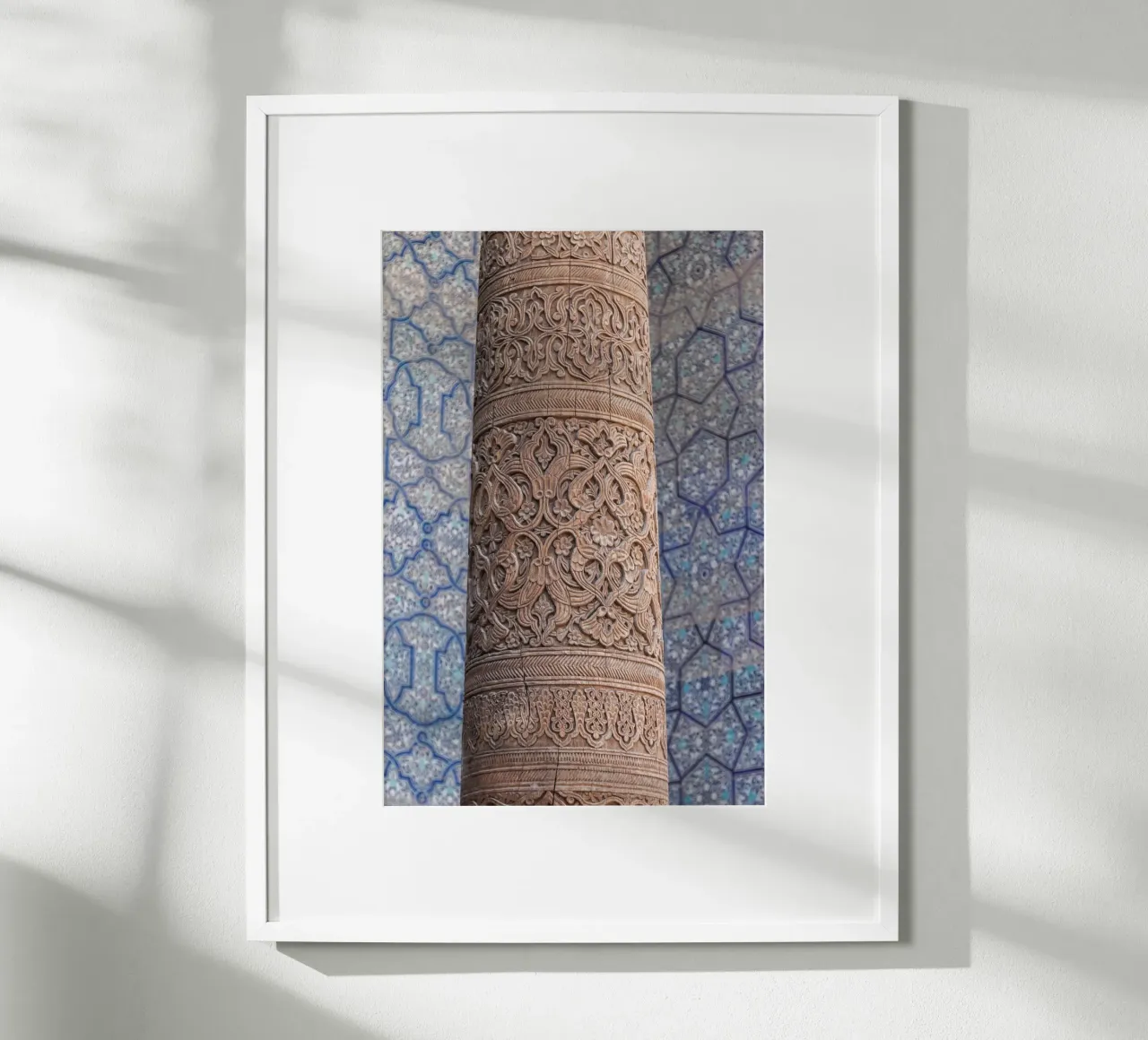 Pillar and blue tiles poster con telaio in alluminio da photolovers