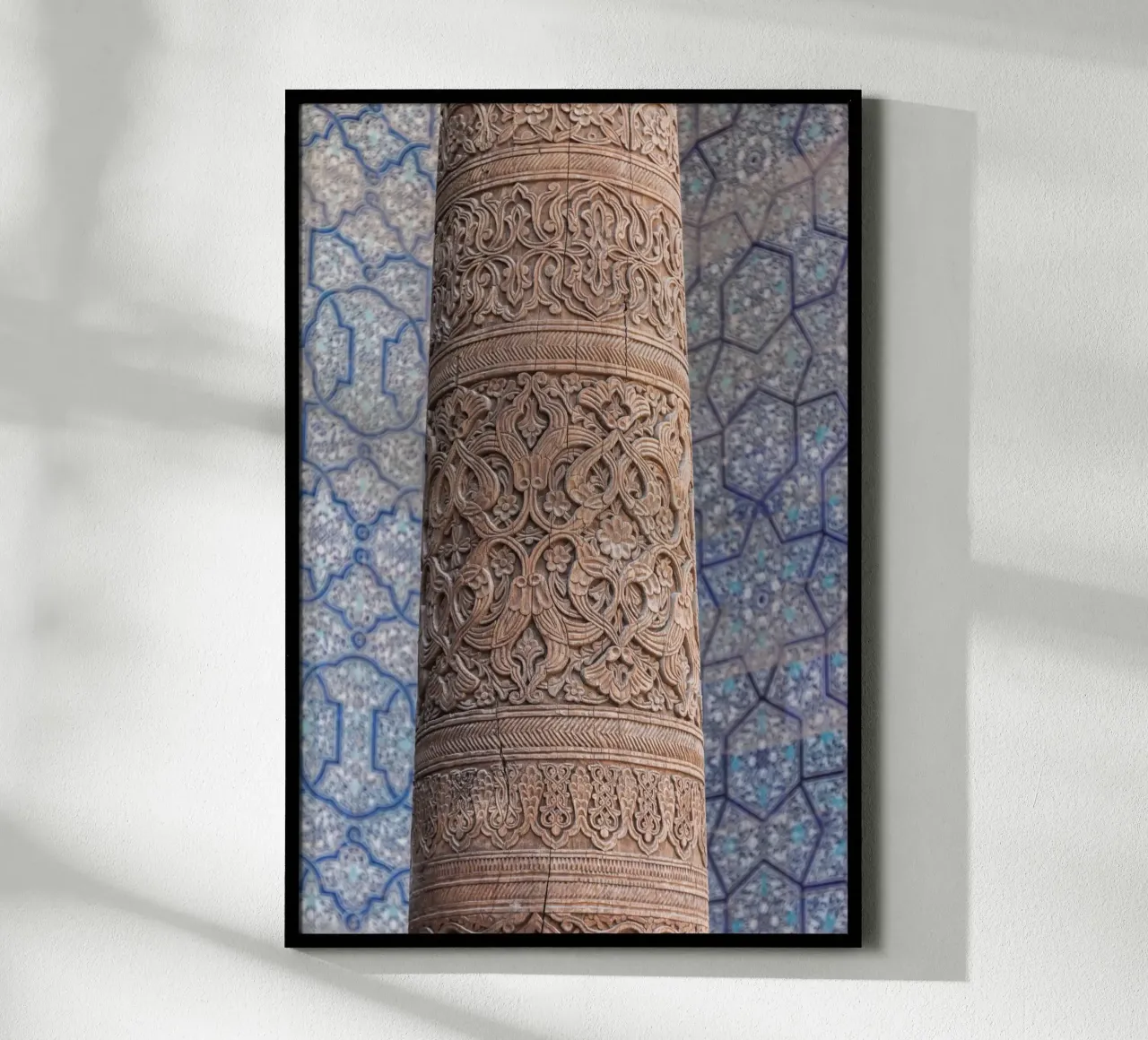 Pillar and blue tiles poster con telaio in alluminio da photolovers