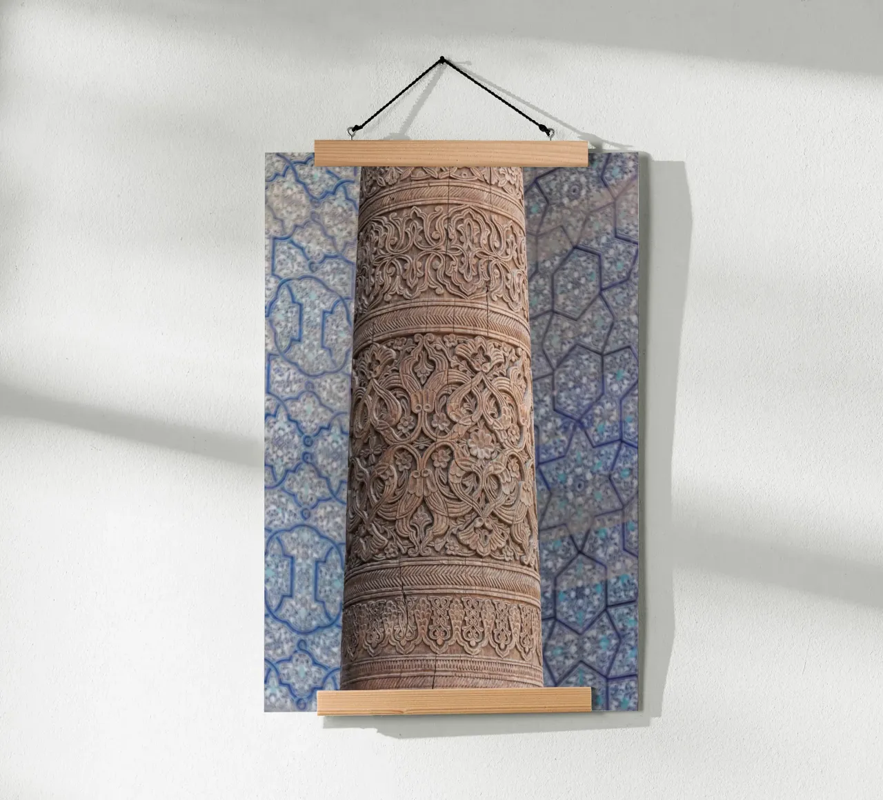 Pillar and blue tiles poster con telaio in alluminio da photolovers