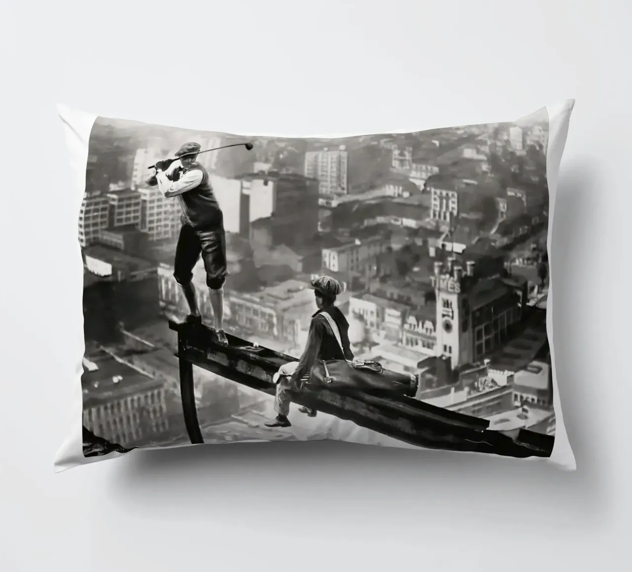 GOLF d'epoca su uno SKYSCRAPER cuscino da Black And White