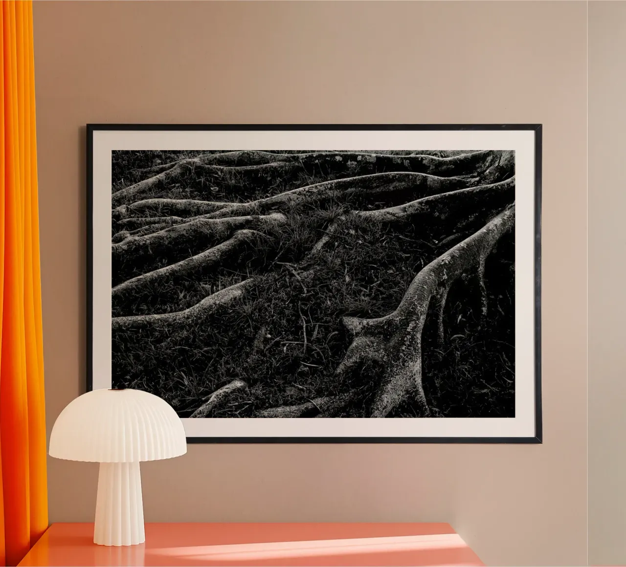 Roots I poster con telaio in legno da Tal Paz-Fridman