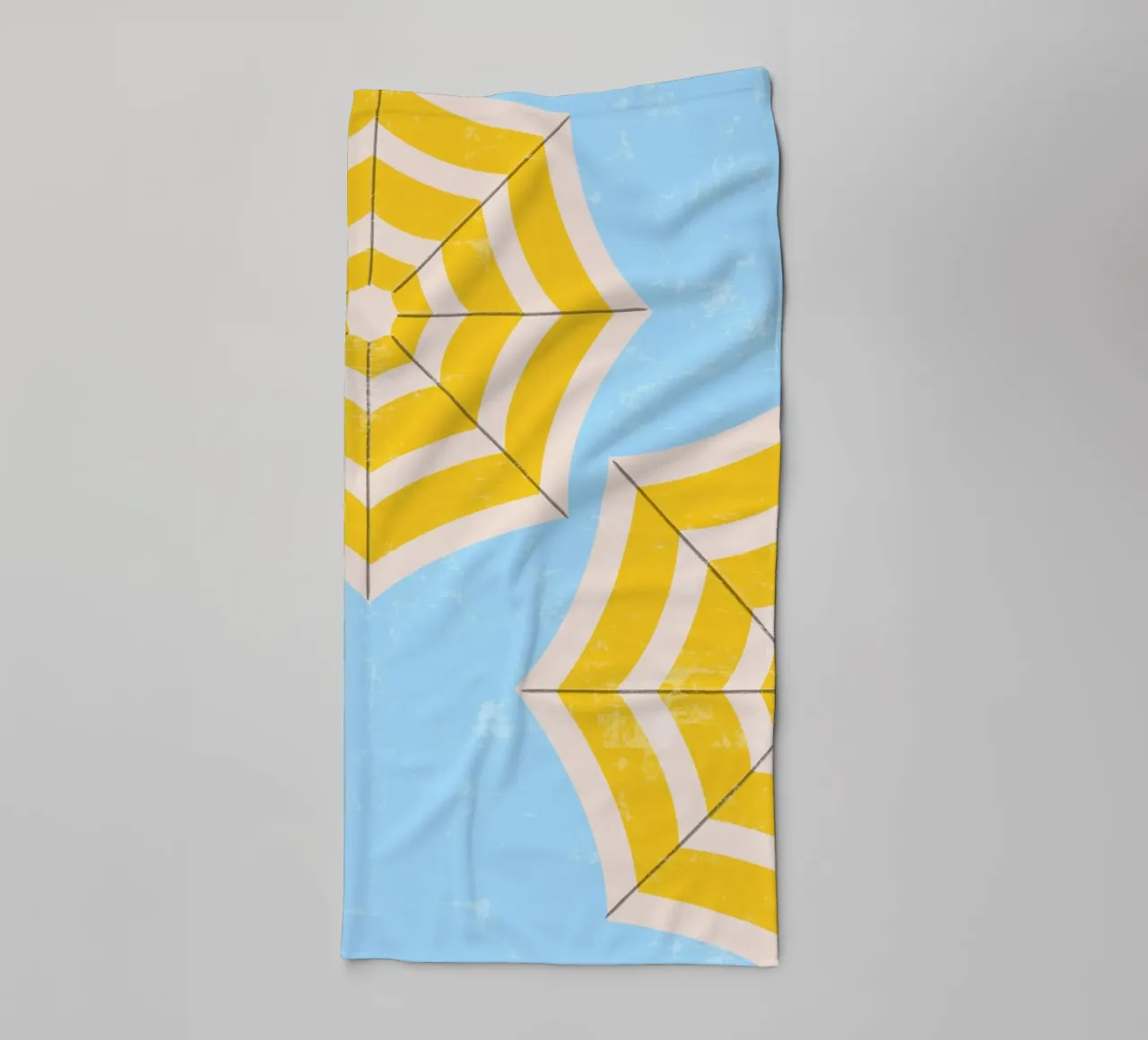 Ombrellone da spiaggia retrò in giallo e blu Illustrazione estiva asciugamano da bagno da pdigitalprints