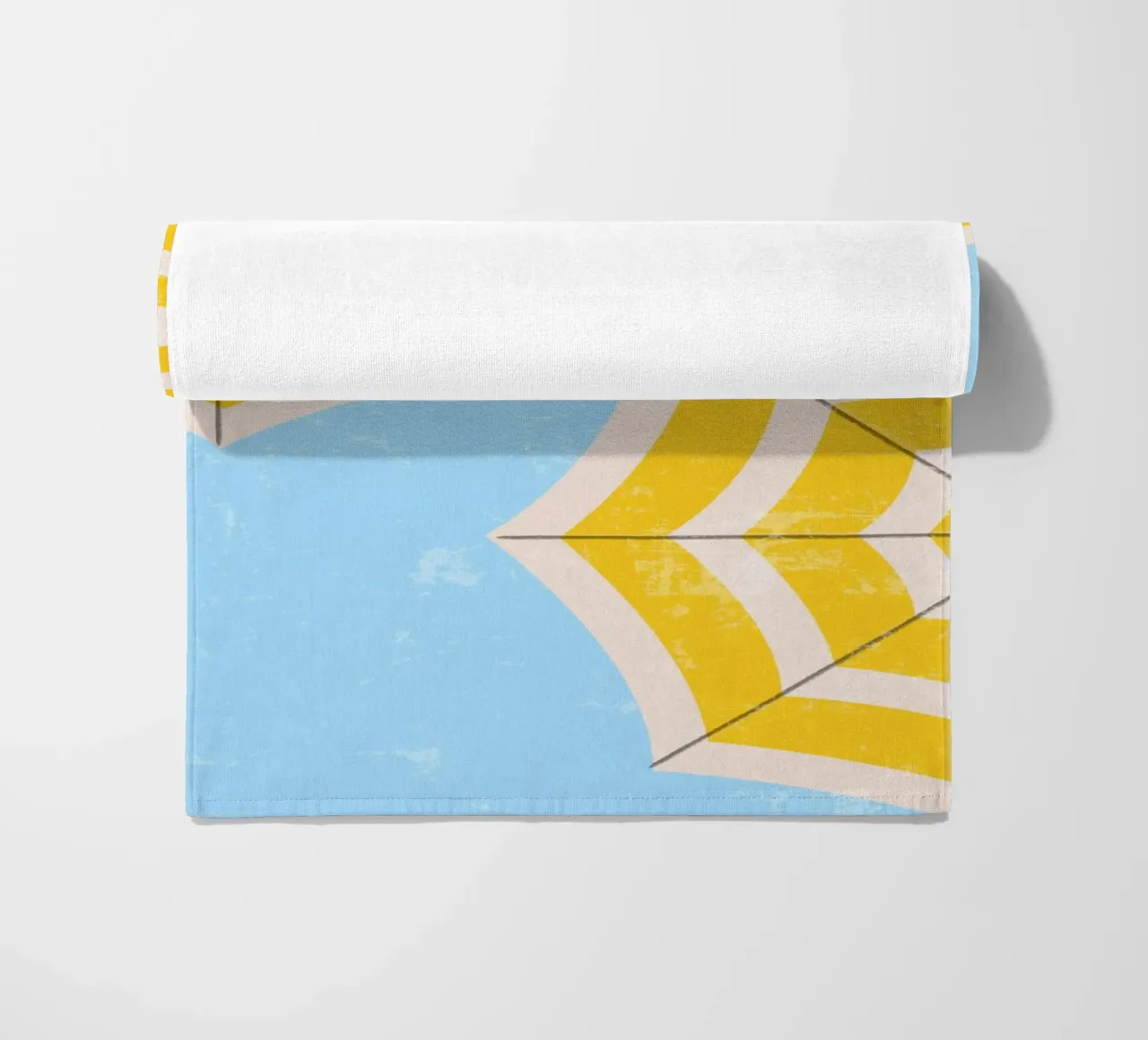 Ombrellone da spiaggia retrò in giallo e blu Illustrazione estiva telo mare da pdigitalprints