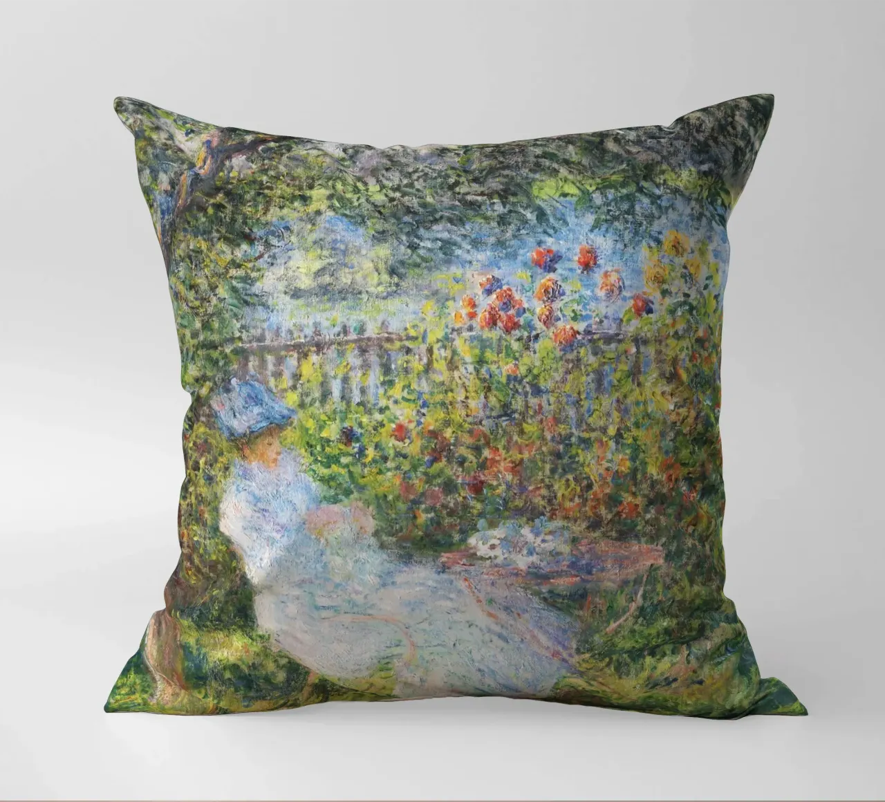 Alice Hoschedé in giardino di Claude Monet cuscino da Monet Art Prints