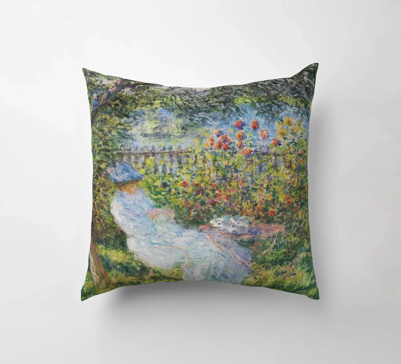 Alice Hoschedé in giardino di Claude Monet cuscino da Monet Art Prints