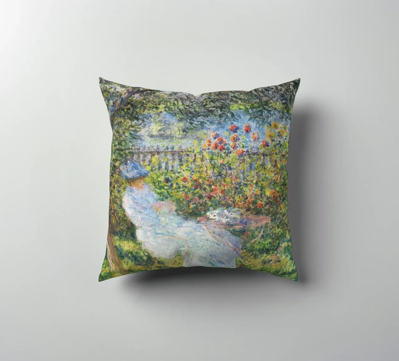 Alice Hoschedé in giardino di Claude Monet cuscino da Monet Art Prints