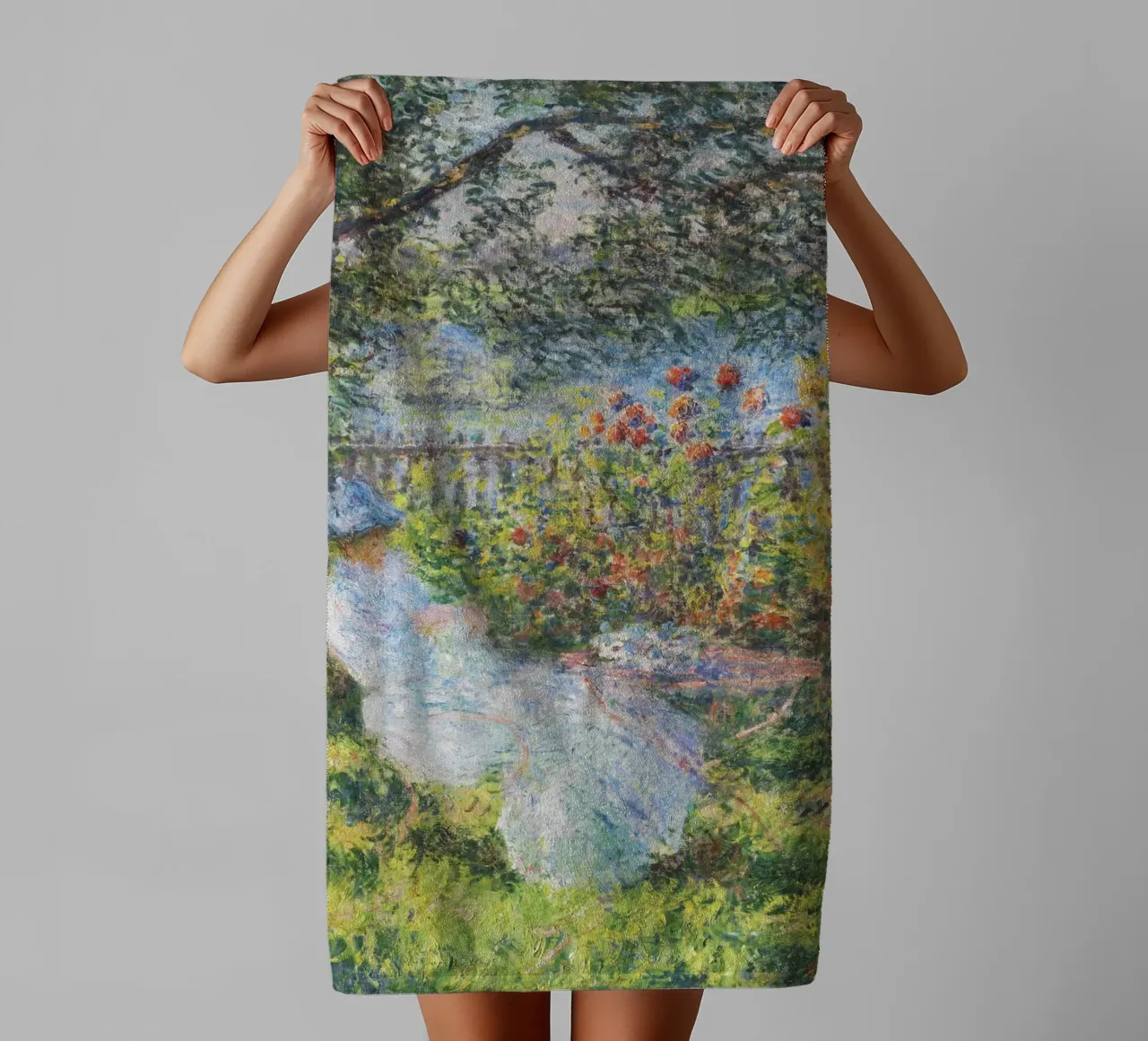 Alice Hoschedé in giardino di Claude Monet asciugamano da bagno da Monet Art Prints