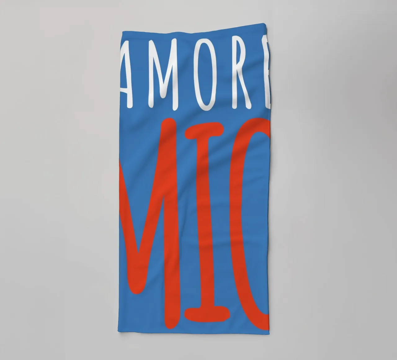 Design tipografico giocoso "Amore Mio asciugamano da bagno da pdigitalprints