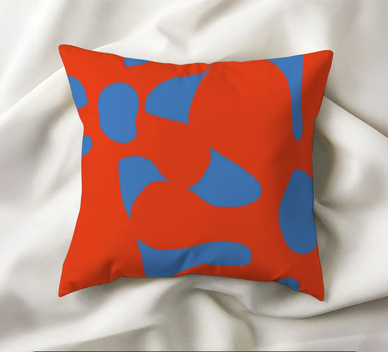 Motif abstrait de fleurs rétro dans des tons rouges et bleus audacieux coussin de pdigitalprints