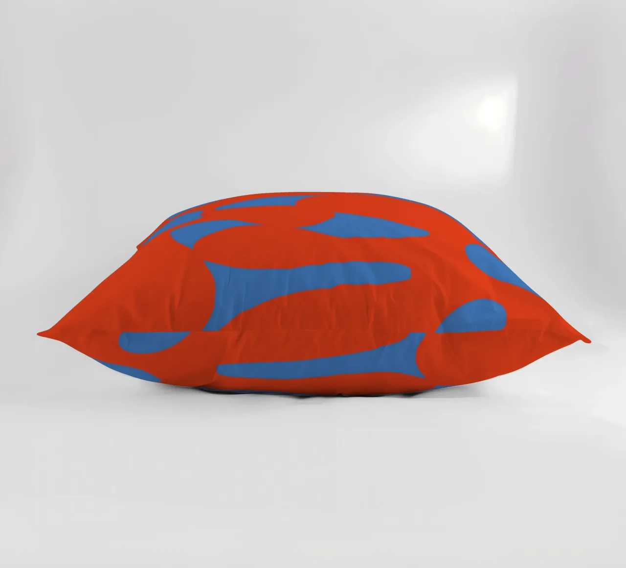 Motif abstrait de fleurs rétro dans des tons rouges et bleus audacieux coussin de pdigitalprints