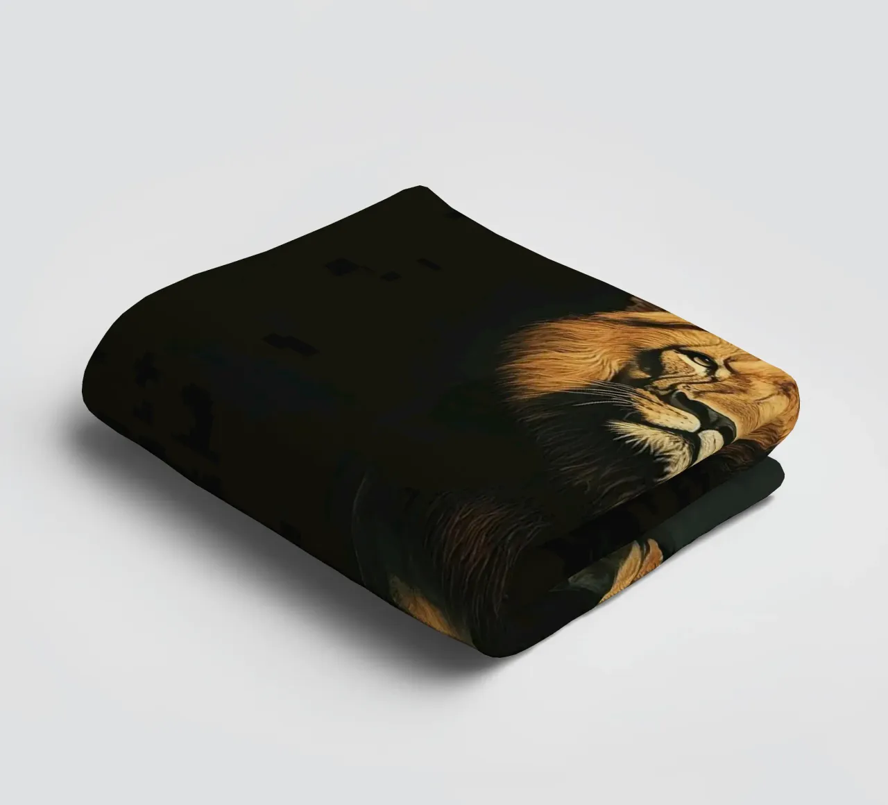 Un lion majestueux dans la lumière de l'obscurité serviette de bain de Nikis Art Studio