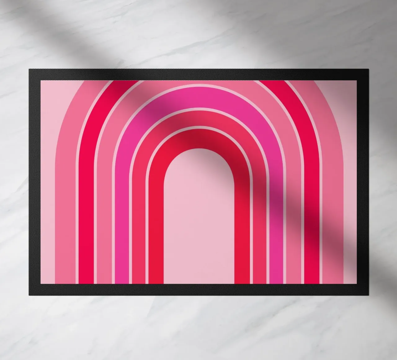 Arcobaleno retrò rosa e rosso in arte geometrica minimalista zerbino da pdigitalprints