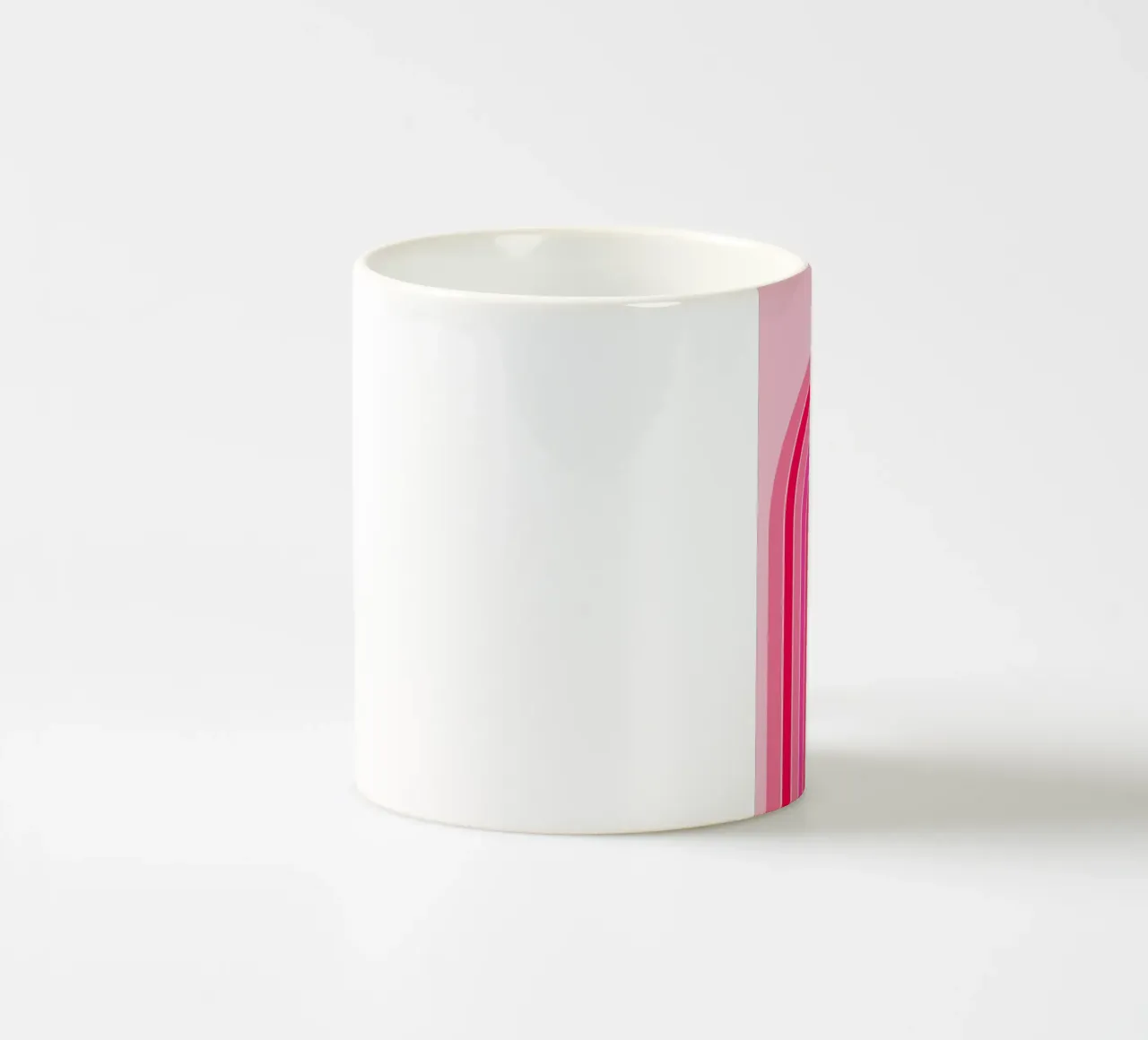Arcobaleno retrò rosa e rosso in arte geometrica minimalista tazza in ceramica da pdigitalprints