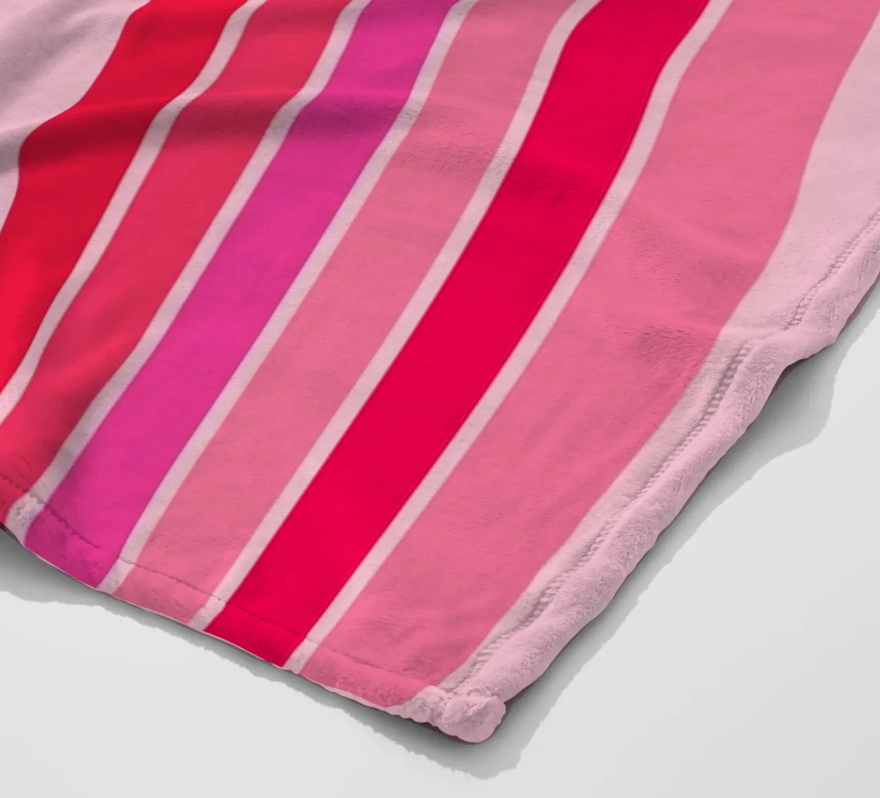 Rosa und roter Retro-Regenbogenbogen in minimalistischer geometrischer Kunst Fleecedecke von pdigitalprints