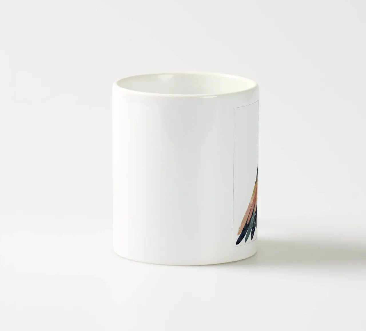 uccello splendidamente stilizzato ornato di piume geometriche tazza in ceramica da DesignDoodle
