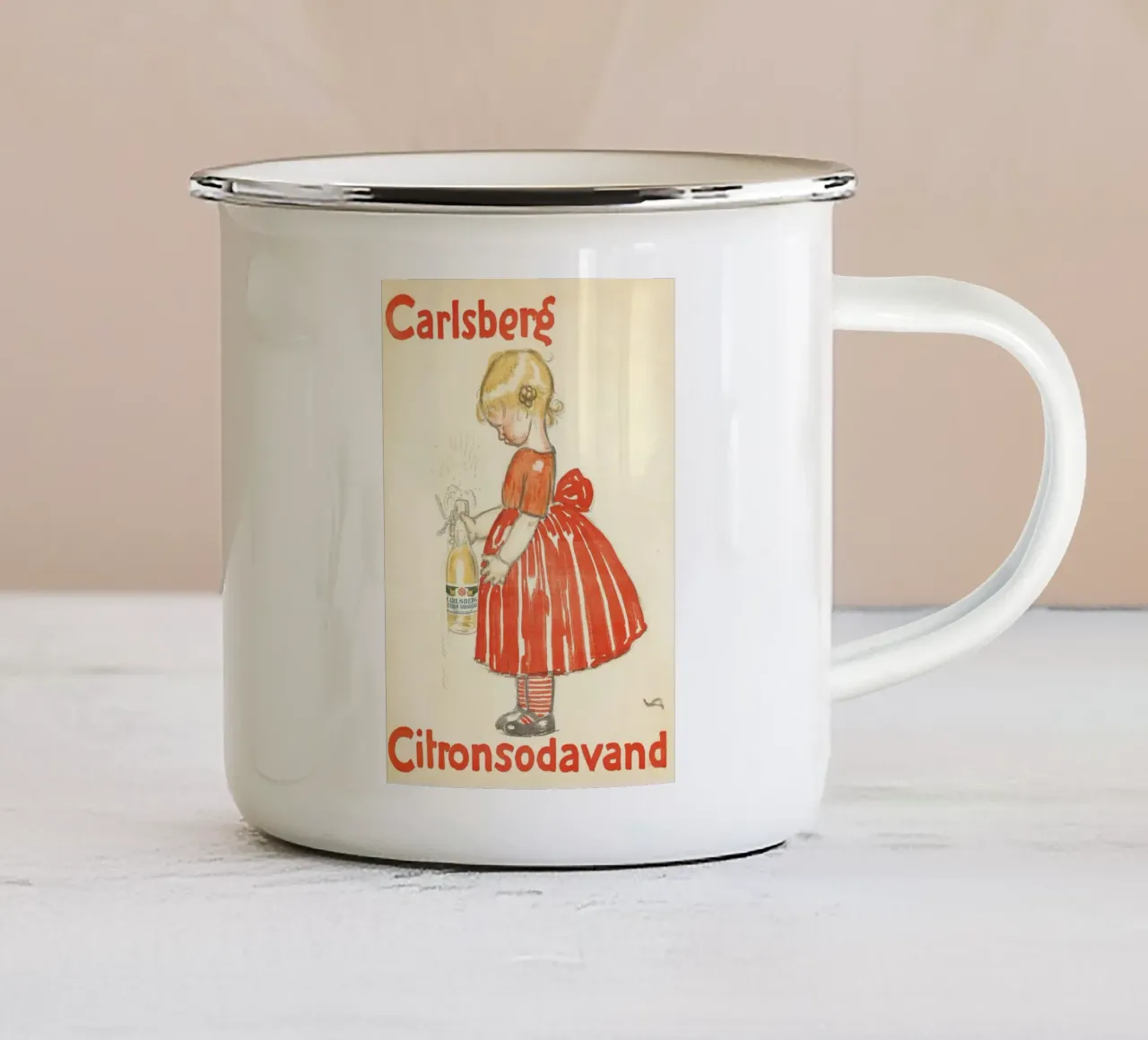 Carlsberg Zitrone Soda Wasser Emaille Tasse von Alexandra Sutton
