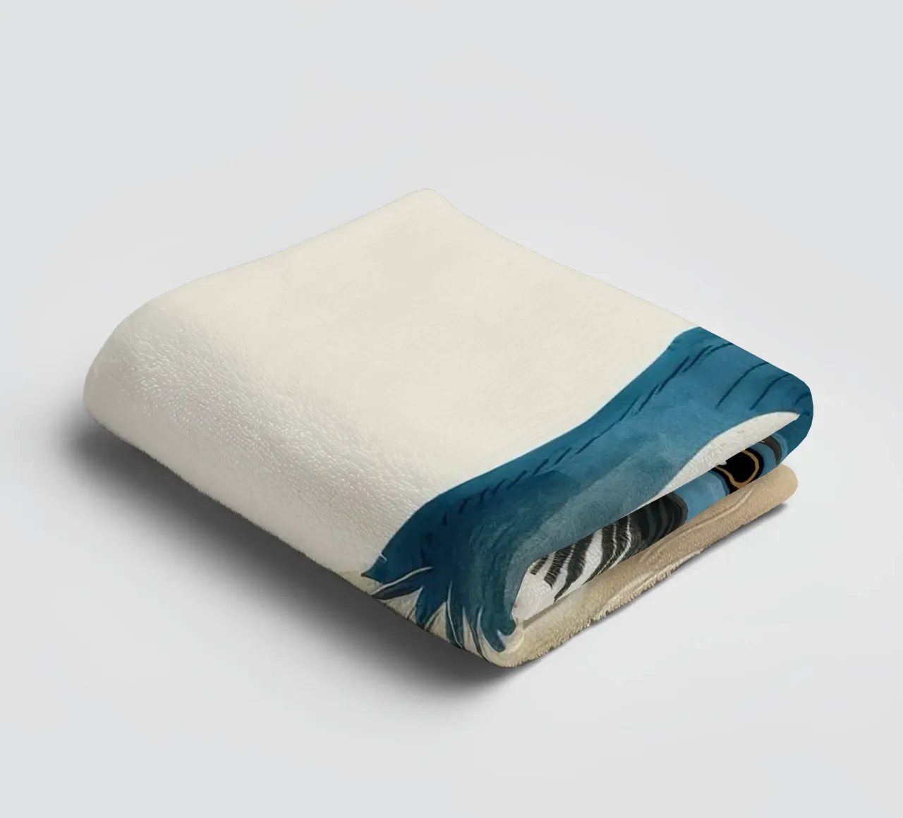 Uno splendido ed elegante uccello dal collo blu, disegnato con delicatezza. asciugamano da bagno da DesignDoodle