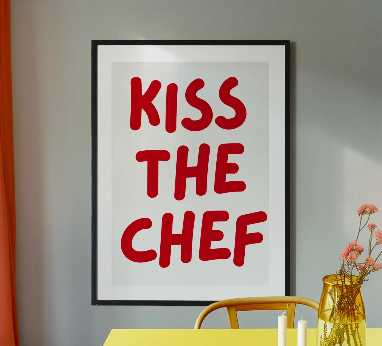 Tipografia "Kiss the Chef" per l'arredamento della cucina poster con telaio in legno da pdigitalprints