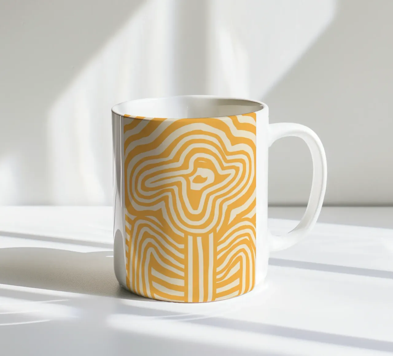 Fiore a strisce gialle tazza in ceramica da Little Dean