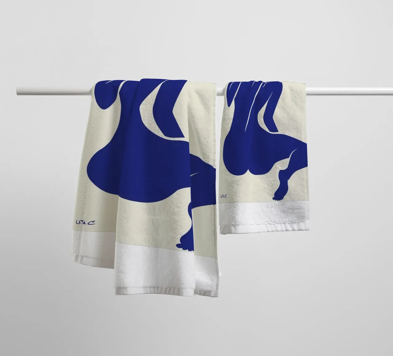 Figure di persone blu di Matisse asciugamano da bagno da Mandy Gray
