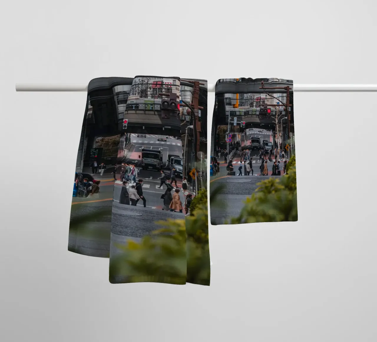 Strati di Tokyo asciugamano da bagno da Marcel Bisig
