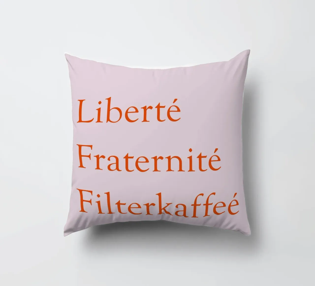 Liberté Fraternité Filterkaffeé cuscino da Typo Designs
