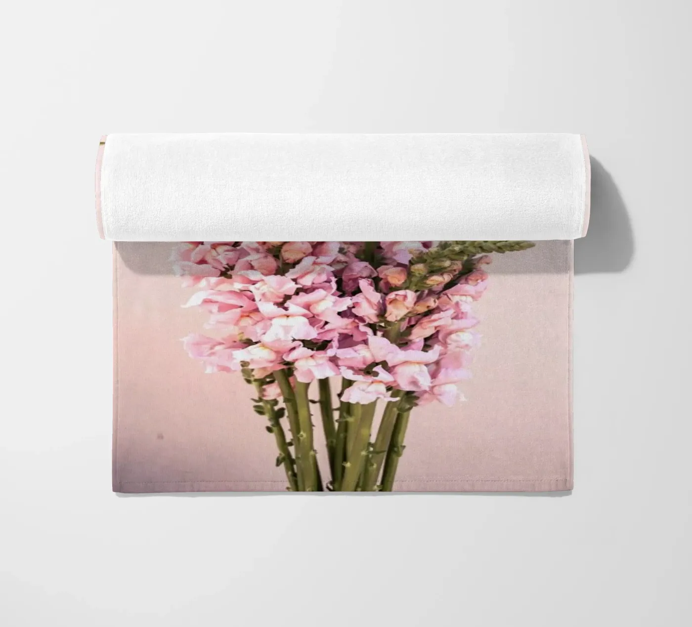 Snapdragons strandhanddoek van EyeEm Mobile GmbH