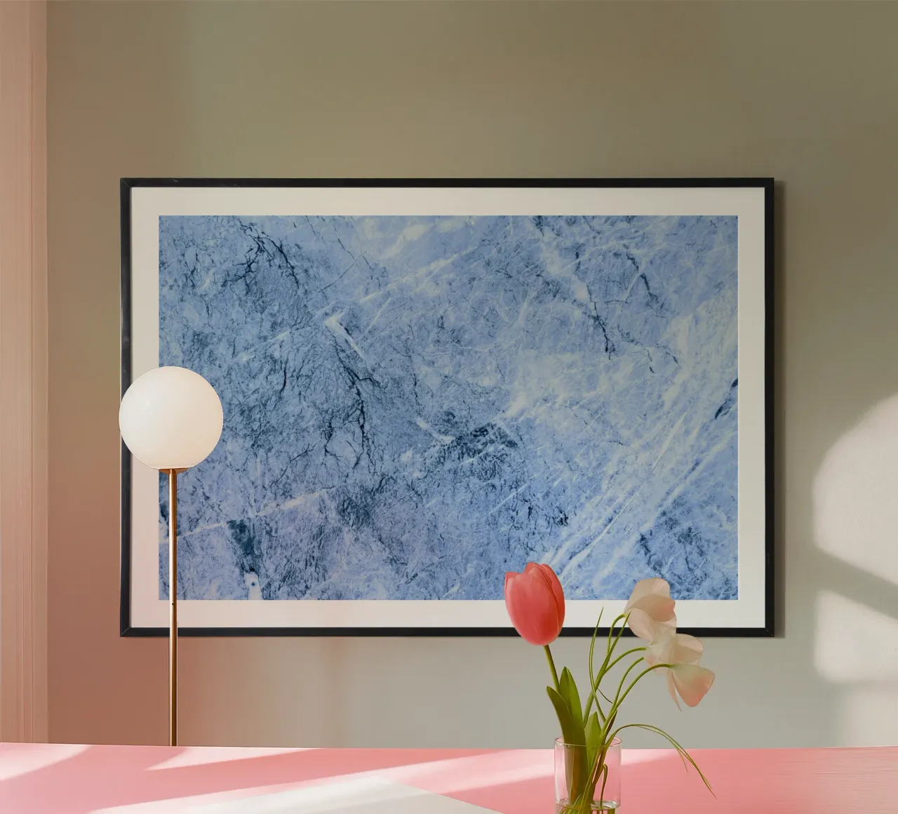 Gebarsten blauwe marmeren textuur - abstracte moderne kunstdruk poster van NorwesClub