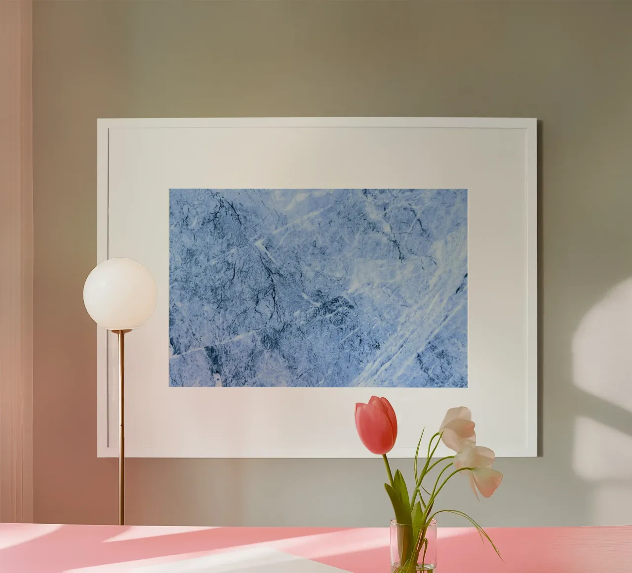 Gebarsten blauwe marmeren textuur - abstracte moderne kunstdruk poster van NorwesClub