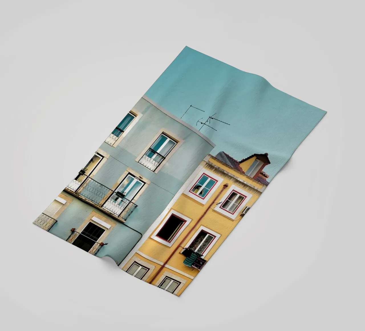 Appartamenti a Lisbona telo mare da KISSA STUDIO