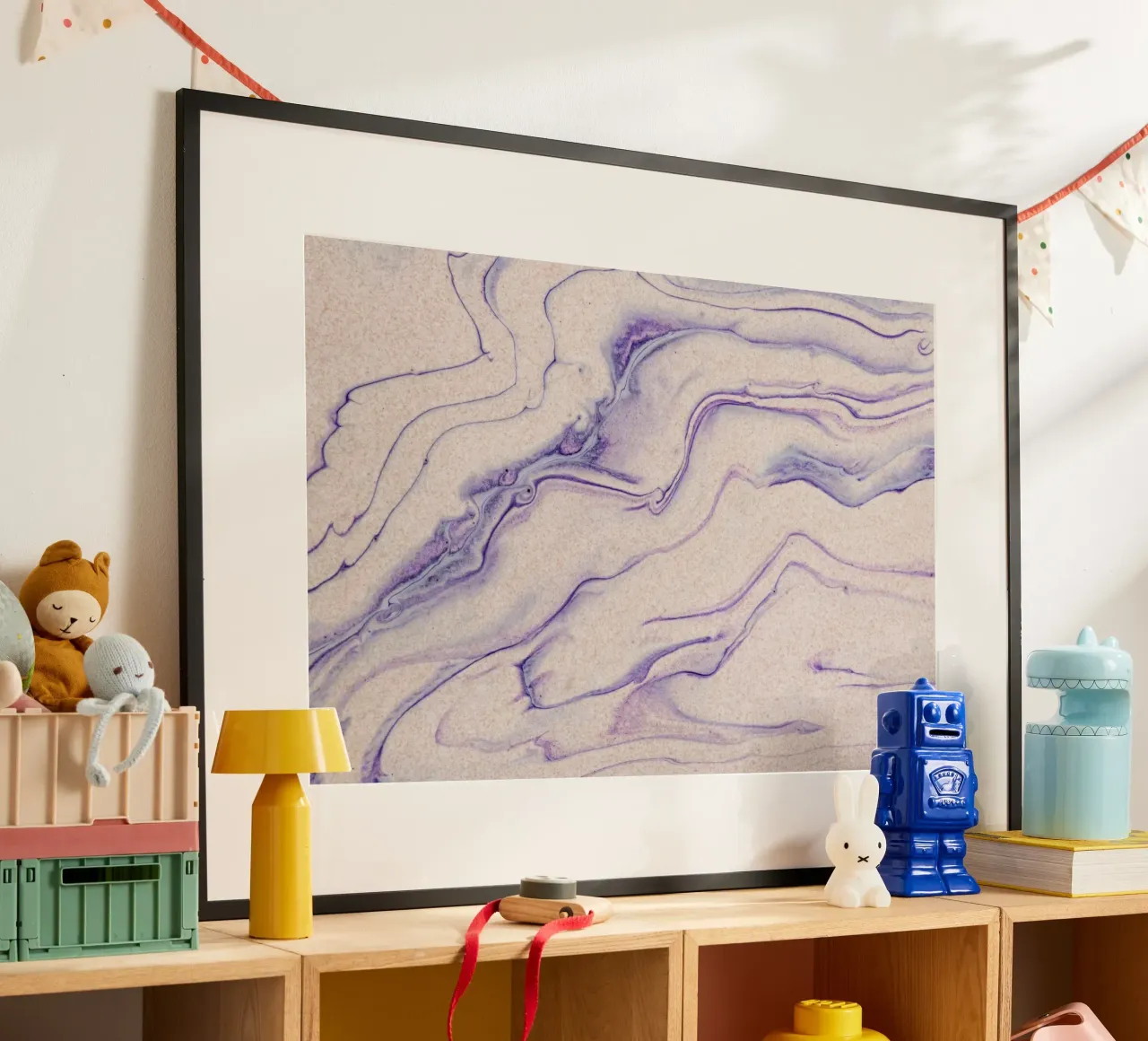 Lila Marmorstrudel - Abstraktes Fluid Kunstdruck Poster mit Aluminium Rahmen von NorwesClub