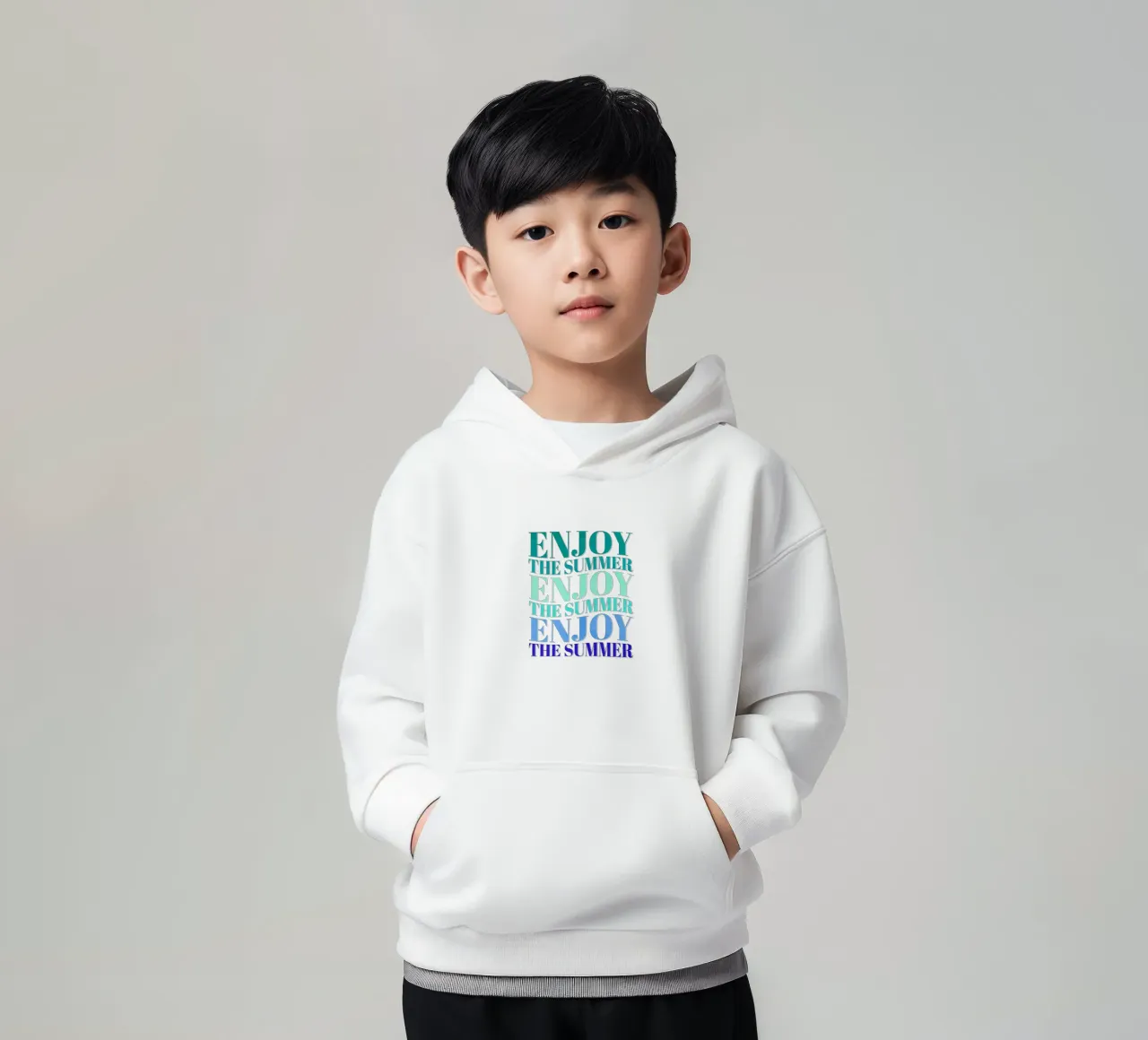 Enjoy the summer. Happy vibes with typography. felpa bambino con cappuccio da CalliLetters