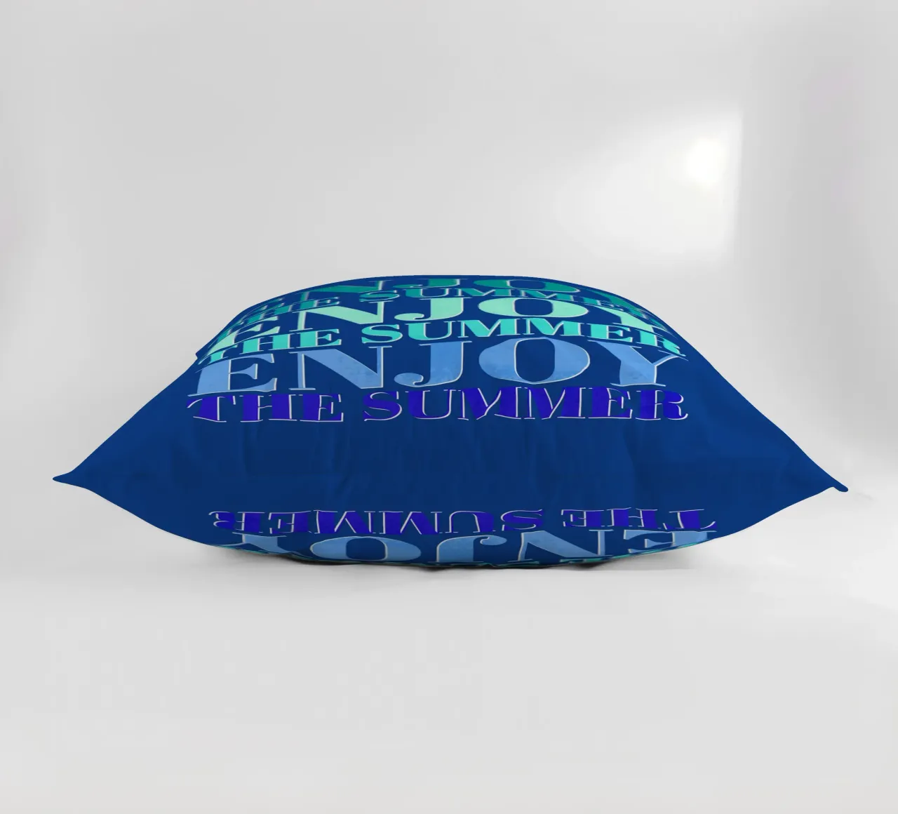 Enjoy the summer. Happy vibes with typography. cuscino da CalliLetters