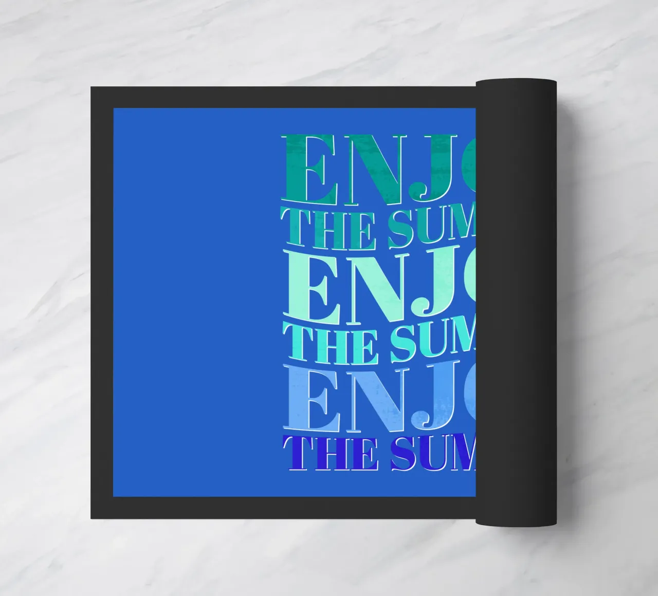 Enjoy the summer. Happy vibes with typography. Fußmatte von CalliLetters