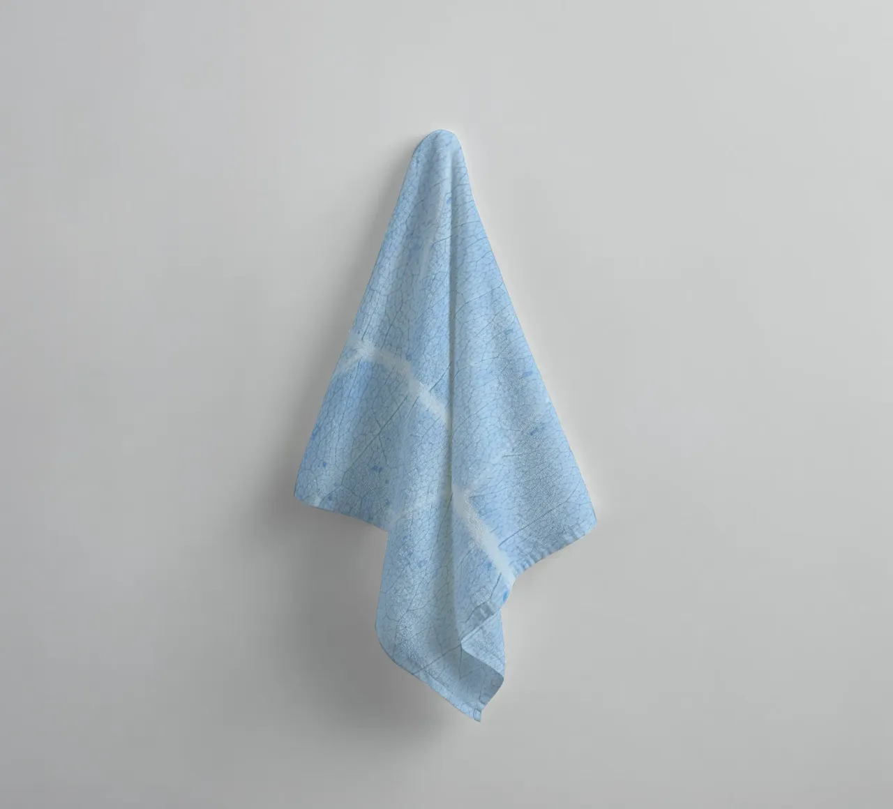 Aqua Bladnerven Macro - Serene Natuur Abstract Print badhanddoek van NorwesClub