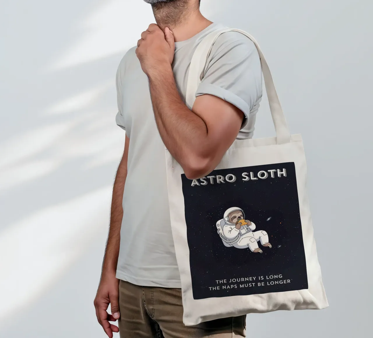 ASTRO SLOTH: Maybe It's Not Procrastination, It's My Orbit. borsa in juta da ZEN VACATION