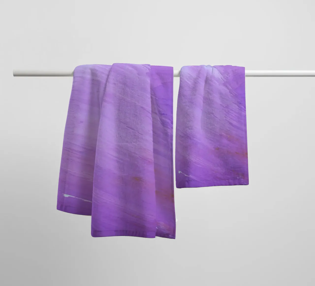 Lavendelpaarse penseelstreken - Abstracte geweven kunstdruk badhanddoek van NorwesClub
