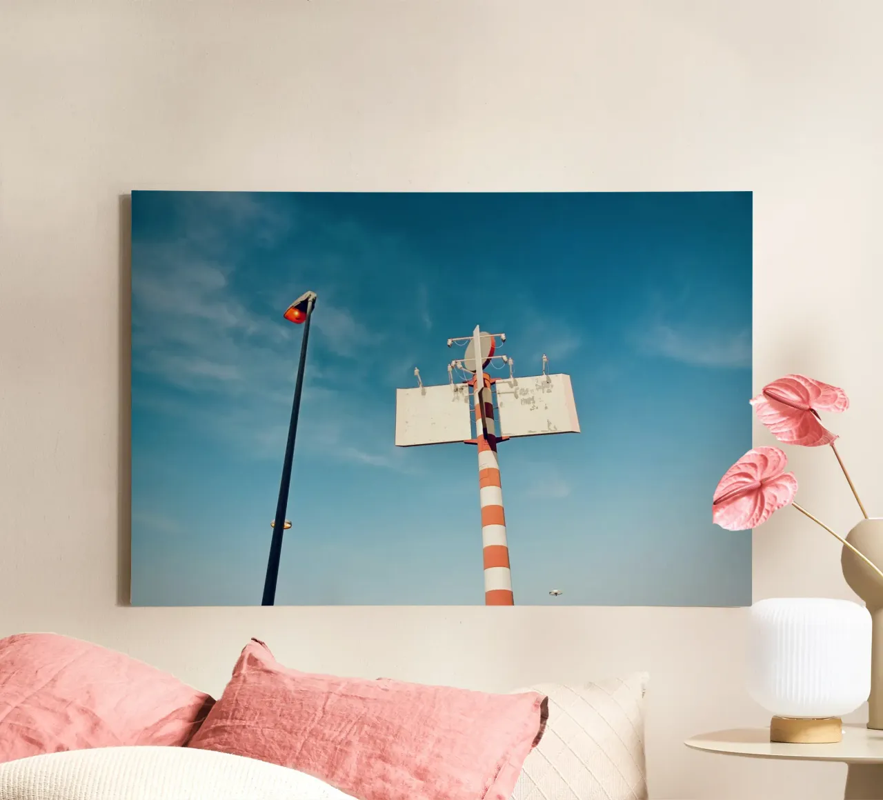 Lichter unter dem blauen Himmel Leinwand mit Schattenfugenrahmen von KISSA STUDIO