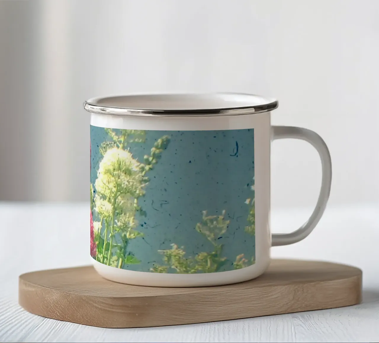Lamponi e panna tazza in smalto da Cassia Beck Photography