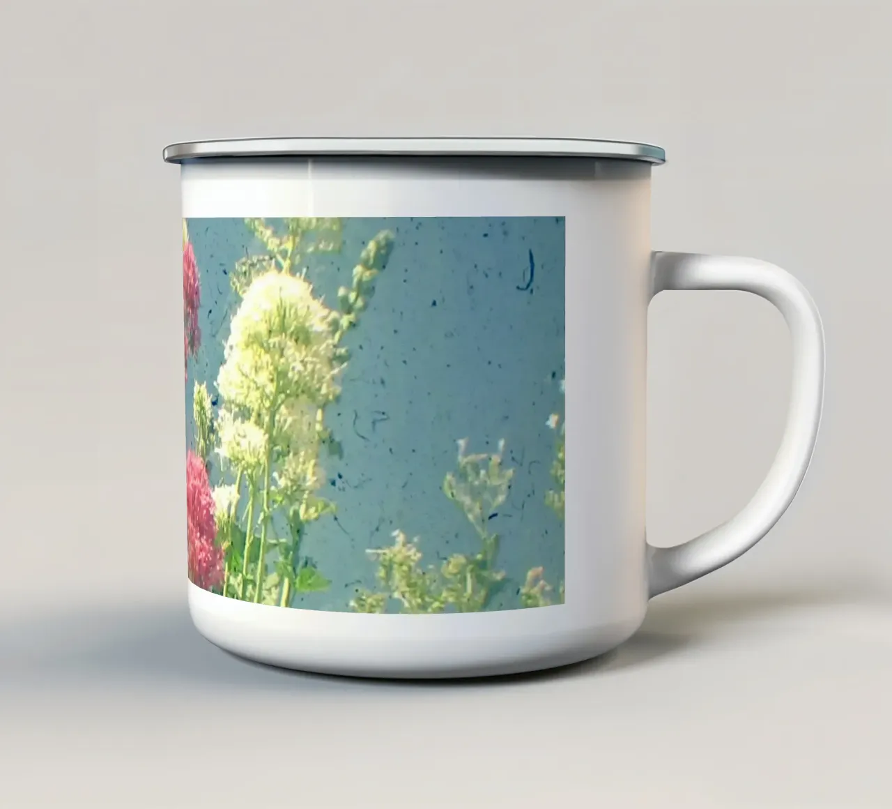 Lamponi e panna tazza in smalto da Cassia Beck Photography