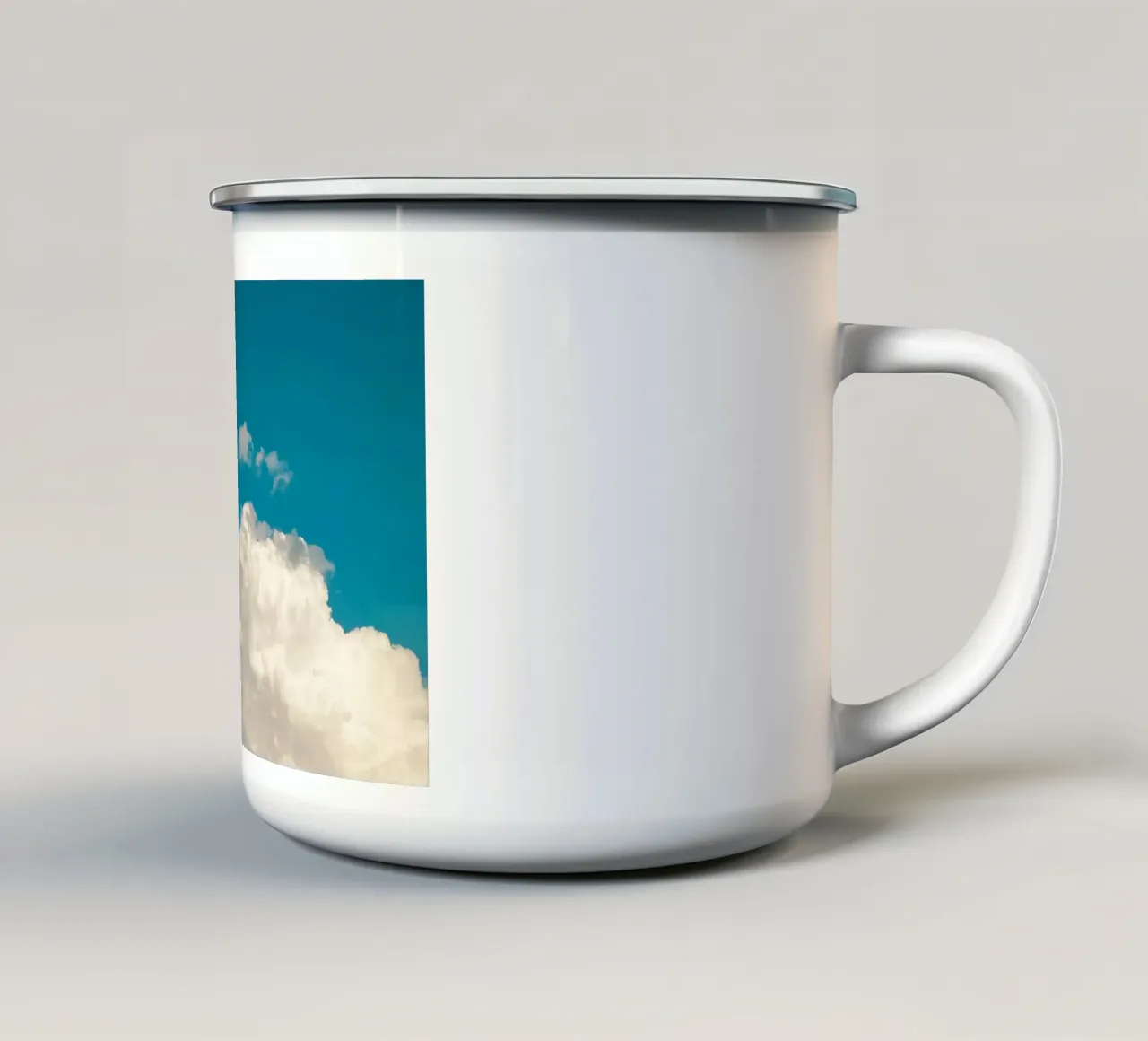 Nuvole in fiore Cielo blu estivo tazza in smalto da KISSA STUDIO