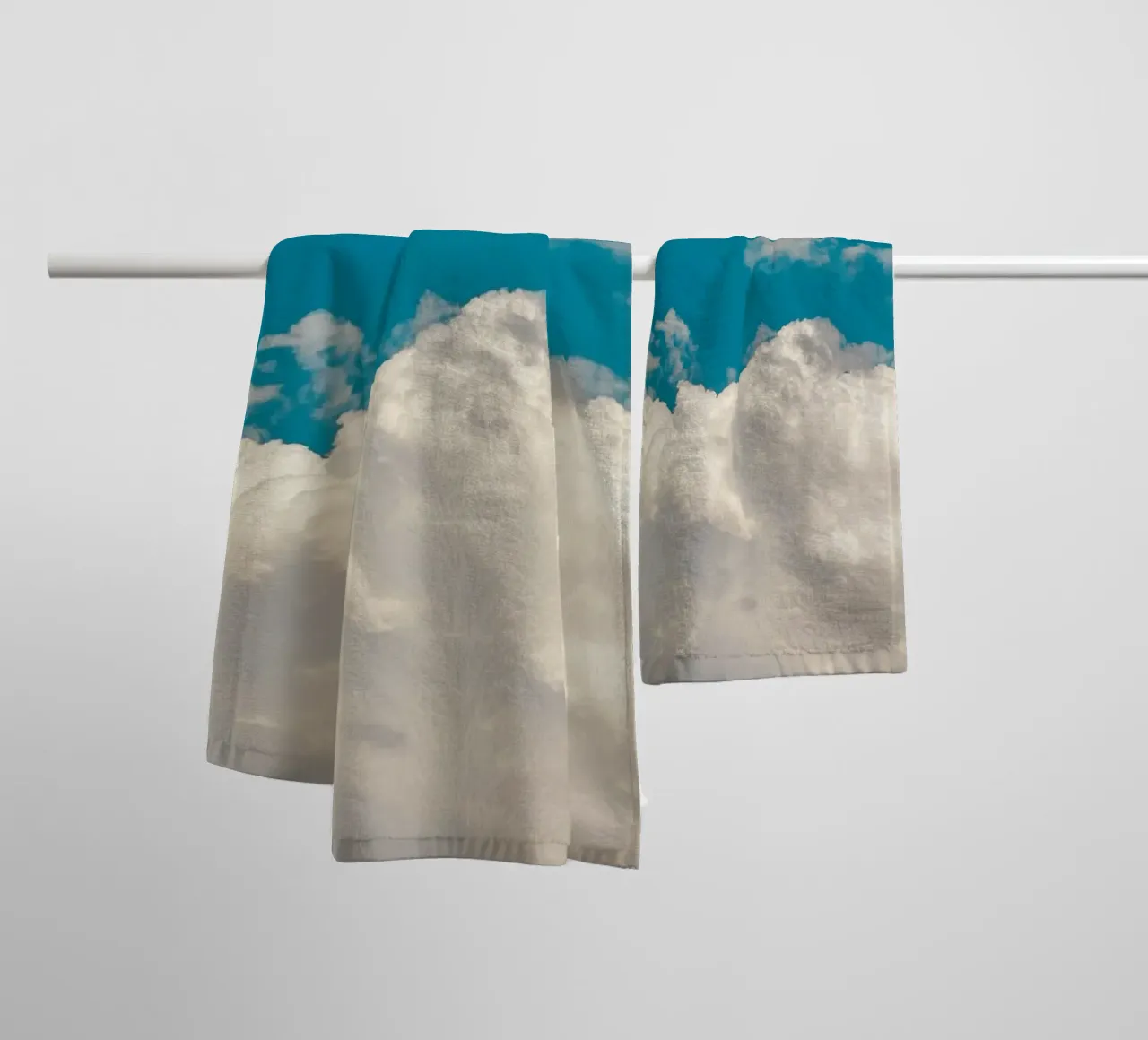Blühende Wolken Sommer Blauer Himmel Handtuch von KISSA STUDIO