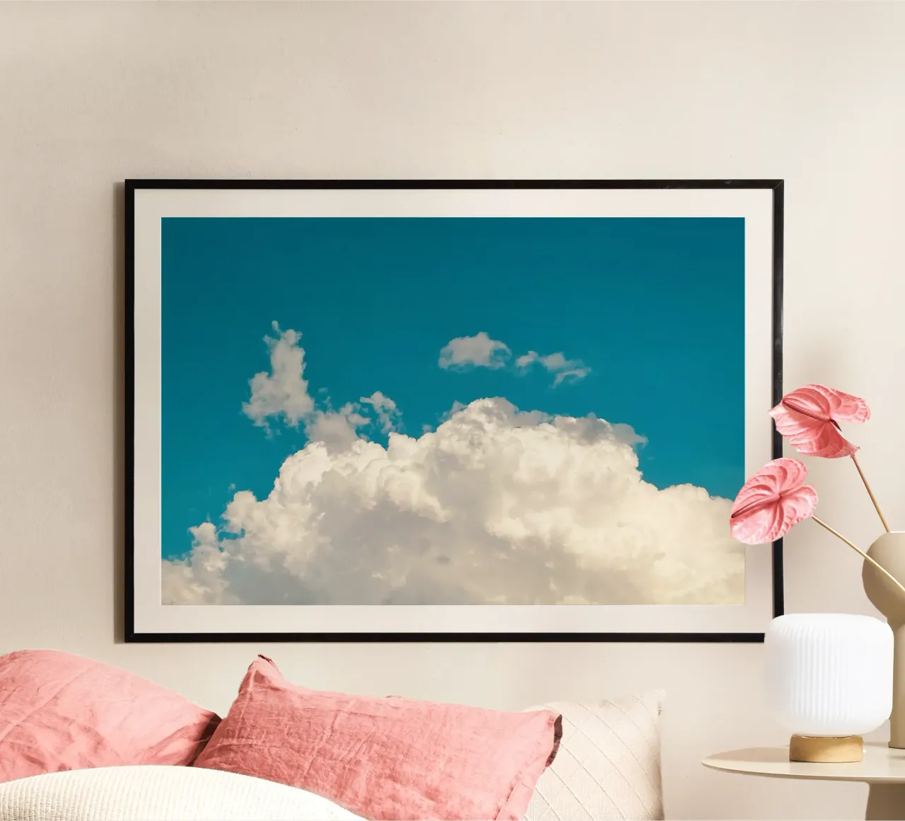 Nuvole in fiore Cielo blu estivo poster con telaio in legno da KISSA STUDIO