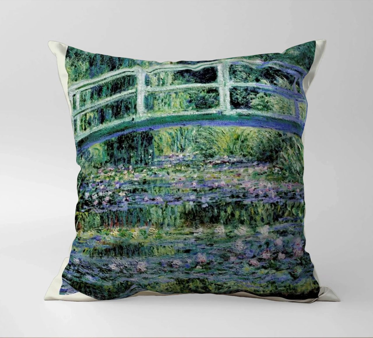 Monet – Signed Japanese Bridge cuscino da Vintage by JUNIQE