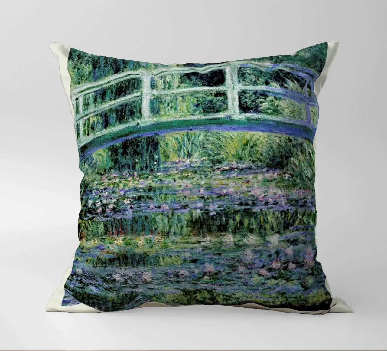 Monet – Signed Japanese Bridge cojín de Vintage by JUNIQE