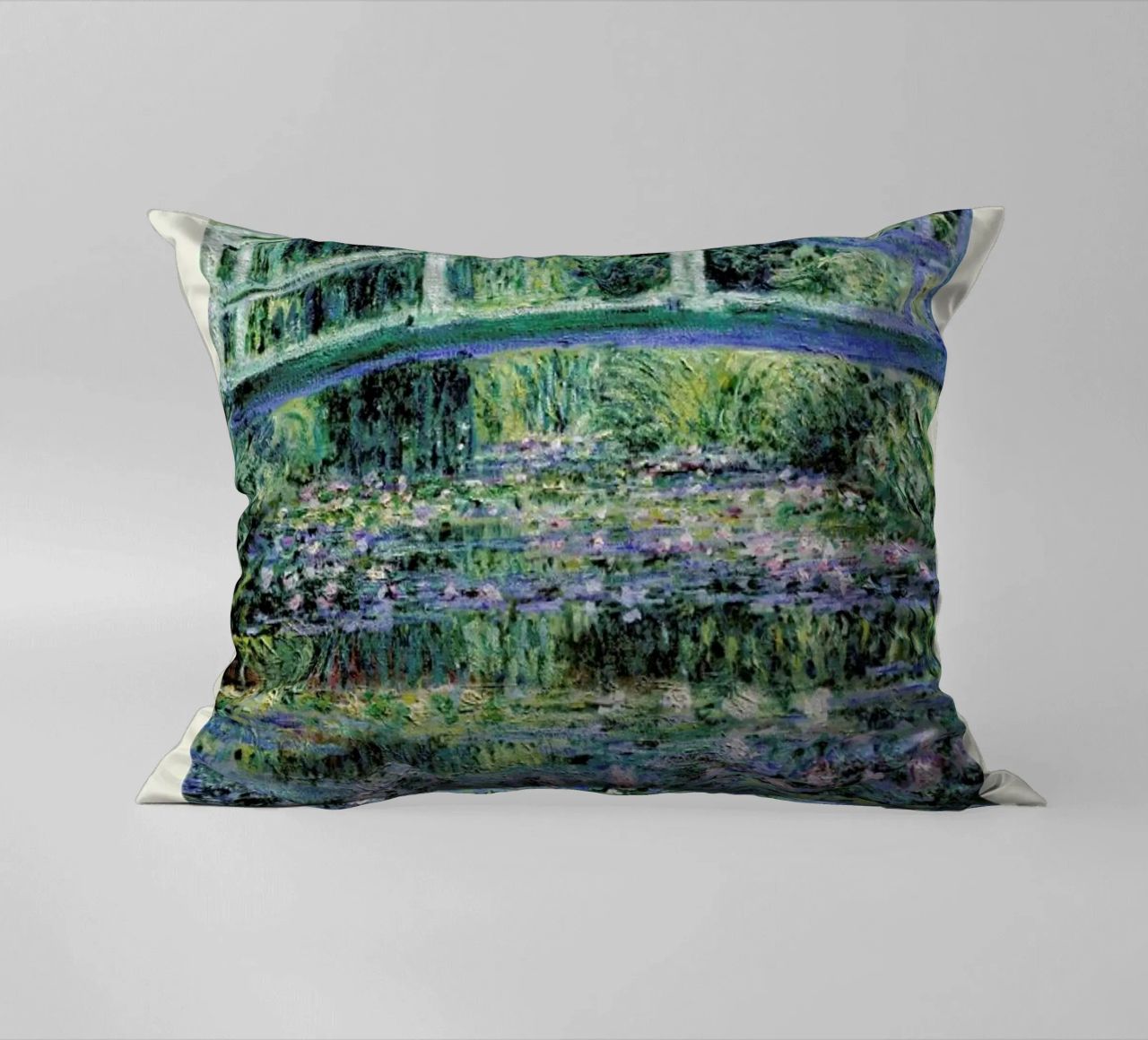 Monet – Signed Japanese Bridge cuscino da Vintage by JUNIQE